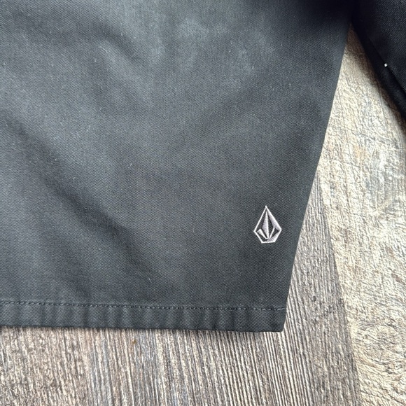 Volcom Men's Black Shorts Sz 30 - Picture 5 of 6